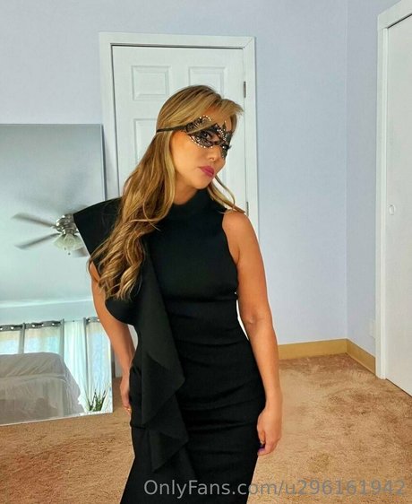 Naakte gelekte OnlyFans-foto van Naughtydiamond11
