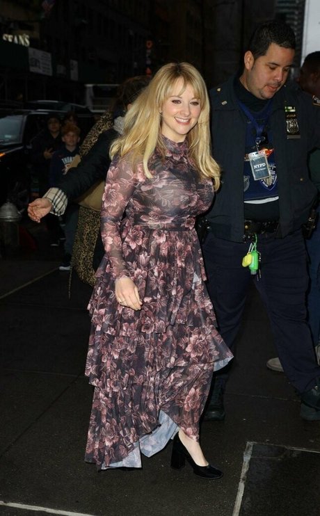 Naakte gelekte OnlyFans-foto van Melissa Rauch