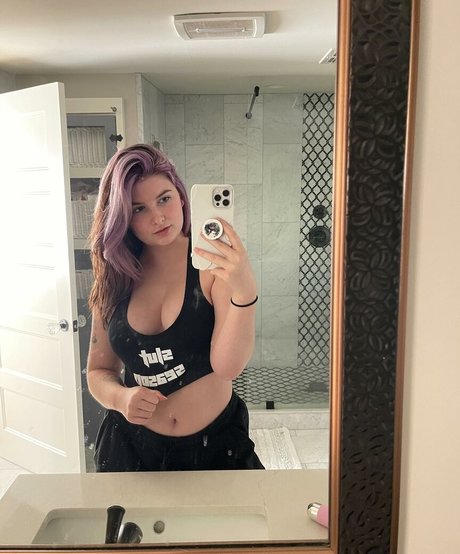 Naakte gelekte OnlyFans-foto van Eliana Rose