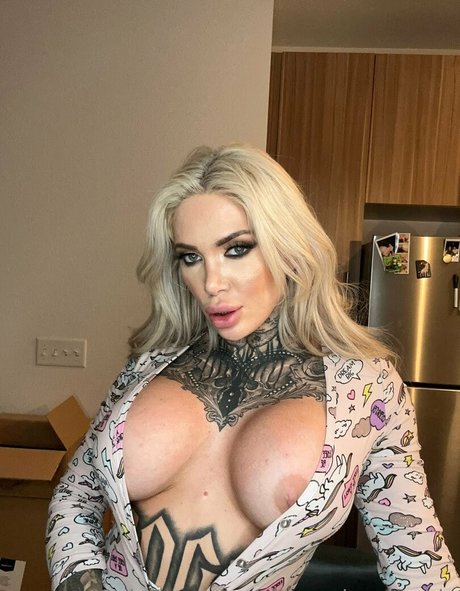 Naakte gelekte OnlyFans-foto van Christina Savoyy