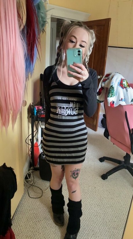 Naakte gelekte OnlyFans-foto van Lilghoul