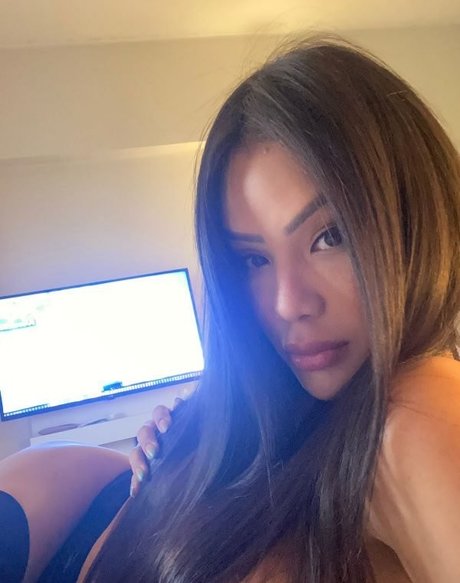 Naakte gelekte OnlyFans-foto van Victoria Helena