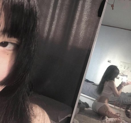 Naakte gelekte OnlyFans-foto van Fishzombie