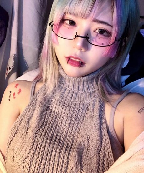 Naakte gelekte OnlyFans-foto van Fishzombie