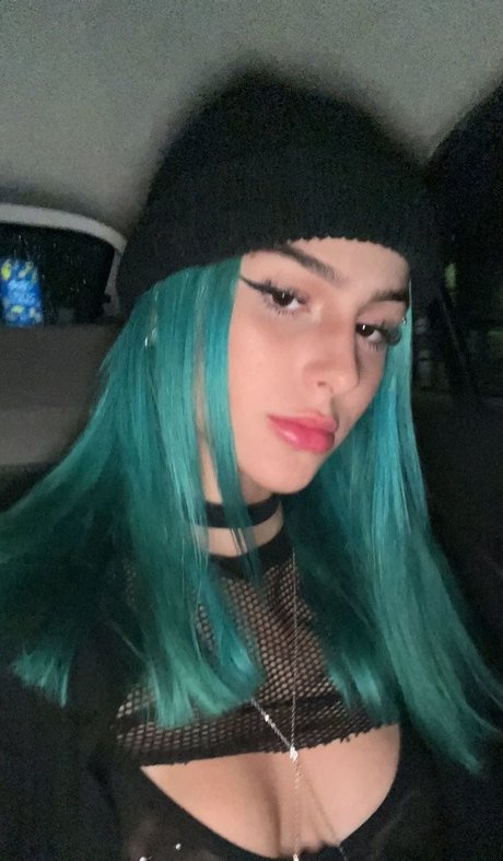 Naakte gelekte OnlyFans-foto van Belle Kaffer