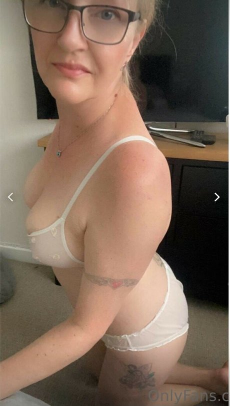 Naakte gelekte OnlyFans-foto van Milf Shelley