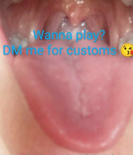 Anna_feet_crush_vore