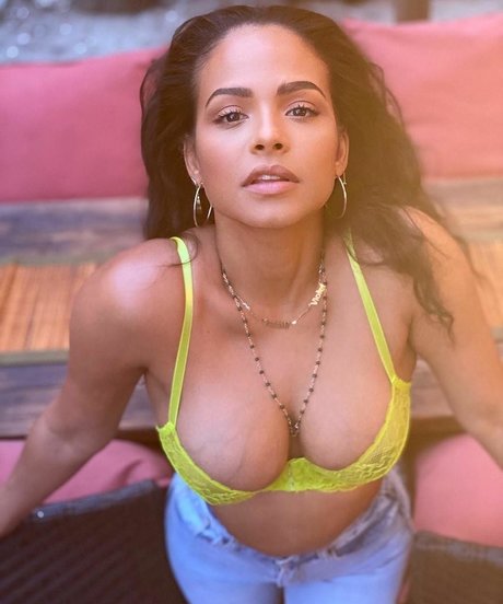 Naakte gelekte OnlyFans-foto van Christina Milian