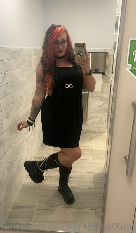 Naakte gelekte OnlyFans-foto van Star42lena0free