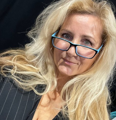 Naakte gelekte OnlyFans-foto van Corrinne Wicks