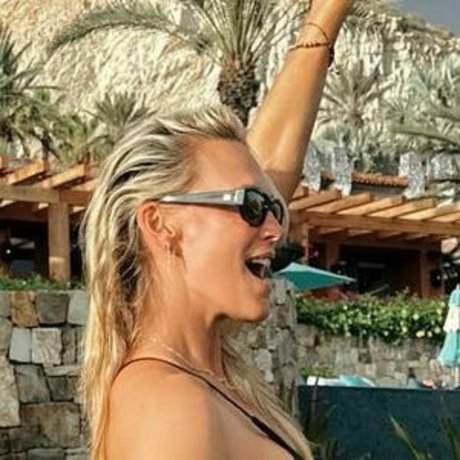 Naakte gelekte OnlyFans-foto van Molly Sims