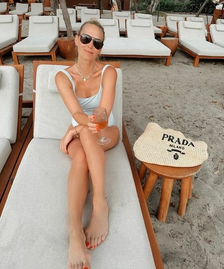 Naakte gelekte OnlyFans-foto van Molly Sims