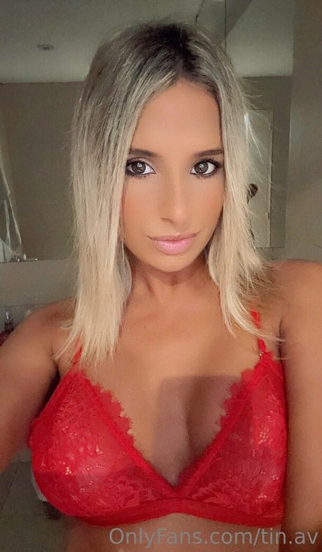 Naakte gelekte OnlyFans-foto van Tinav