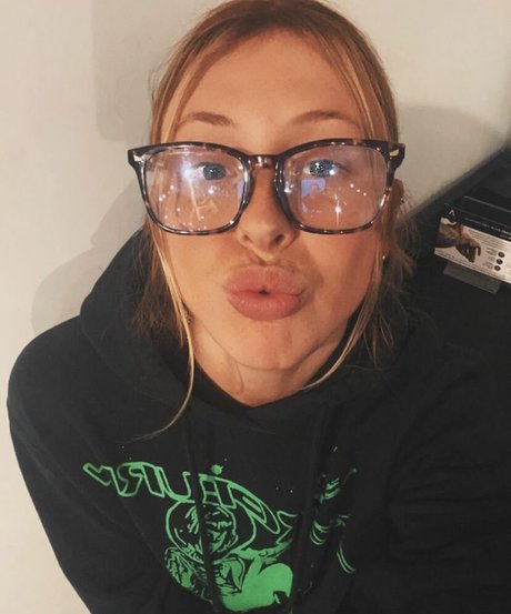 Naakte gelekte OnlyFans-foto van Lolcaughtureye