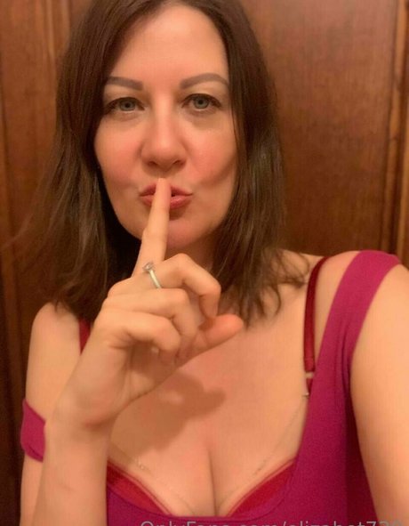 Naakte gelekte OnlyFans-foto van Elizabet739