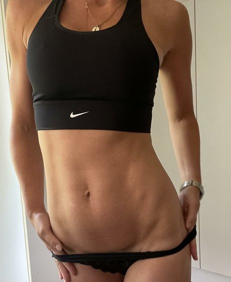 Naakte gelekte OnlyFans-foto van Germanmum1989vip