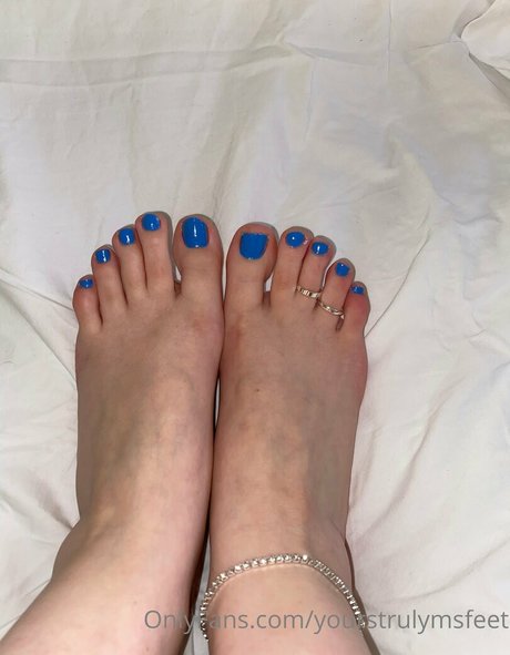 Naakte gelekte OnlyFans-foto van Yourstrulymsfeet