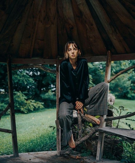 Naakte gelekte OnlyFans-foto van Maya Hawke