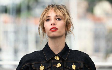 Naakte gelekte OnlyFans-foto van Maya Hawke