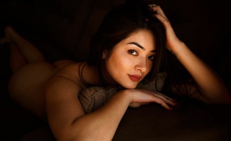 Naakte gelekte OnlyFans-foto van Ana Otani