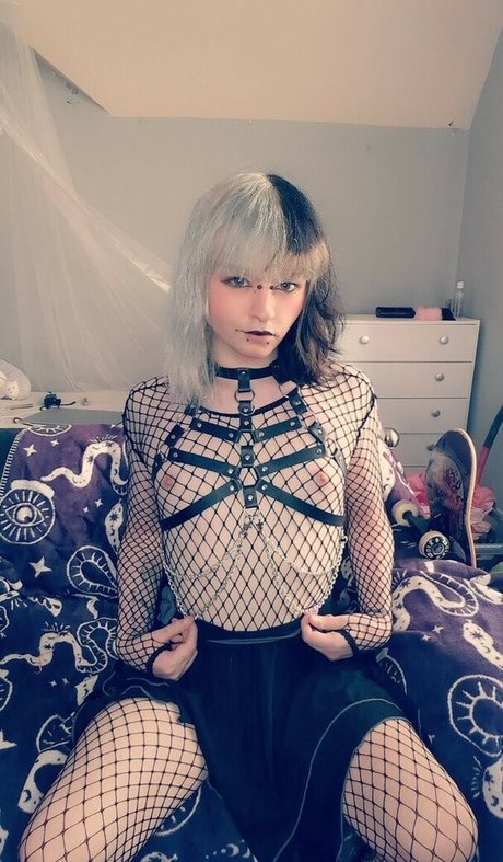 Naakte gelekte OnlyFans-foto van Faye Hizuki