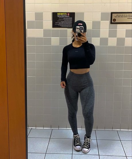 Naakte gelekte OnlyFans-foto van Roxanne Perez