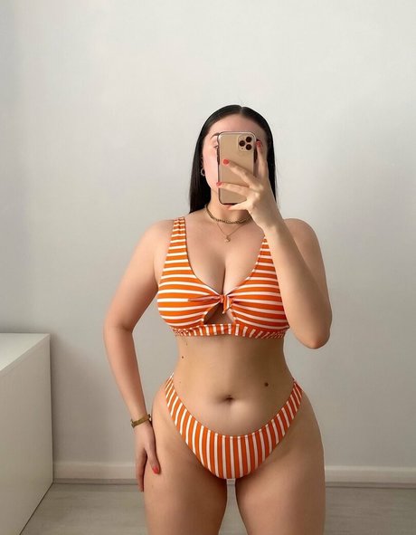 Naakte gelekte OnlyFans-foto van Sammiewarren