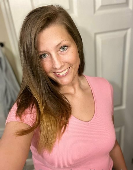 Naakte gelekte OnlyFans-foto van Katywithabootyfree
