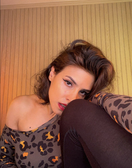 Naakte gelekte OnlyFans-foto van Irma La Dulce Asmr