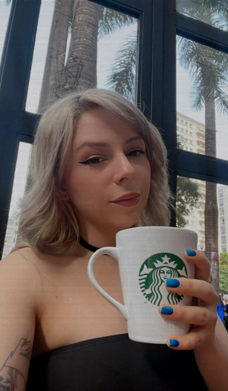 Naakte gelekte OnlyFans-foto van Ammyzitta