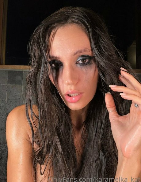 Naakte gelekte OnlyFans-foto van Karamelkakat