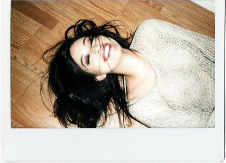 Naakte gelekte OnlyFans-foto van Christian Serratos