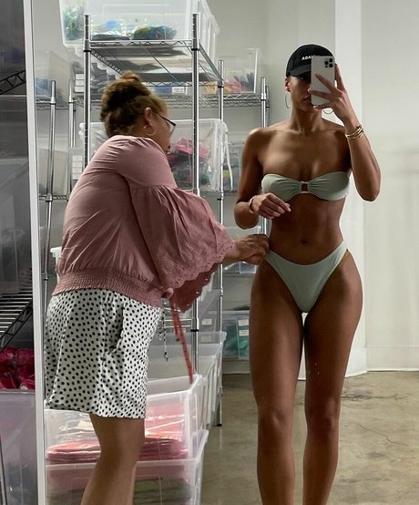 Naakte gelekte OnlyFans-foto van Lori Harvey