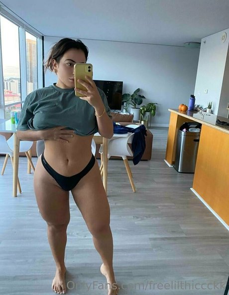 Naakte gelekte OnlyFans-foto van Freelilthiccckk
