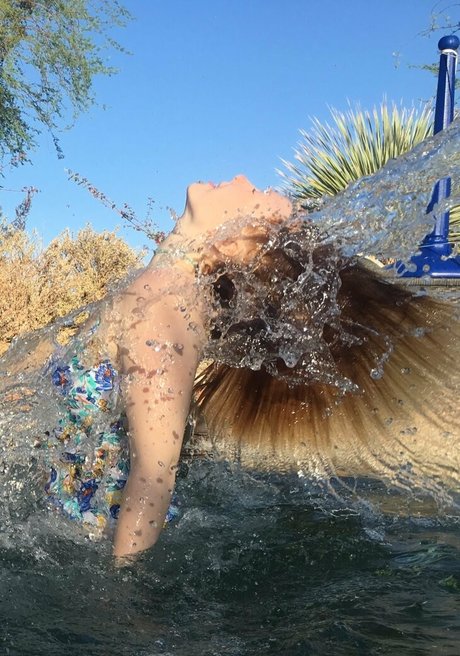 Naakte gelekte OnlyFans-foto van Molly Quinn