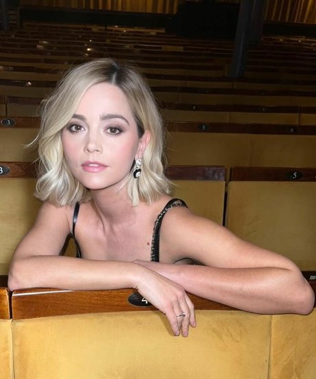Naakte gelekte OnlyFans-foto van Jenna Louise Coleman