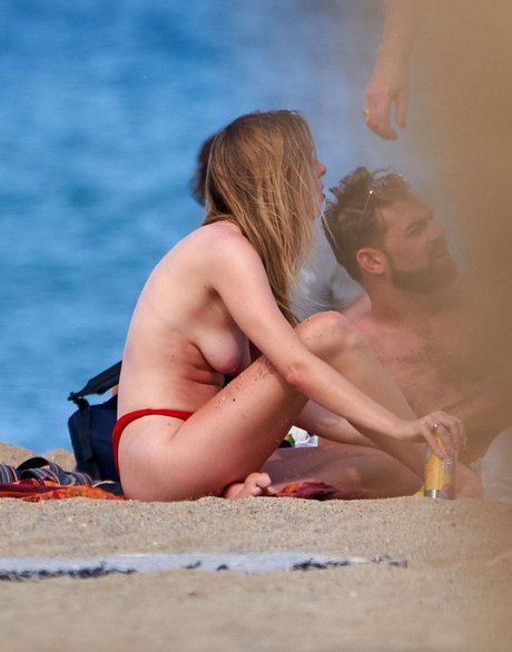 Naakte gelekte OnlyFans-foto van Diana Vickers