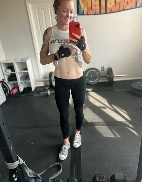 Naakte gelekte OnlyFans-foto van Fitredheadd