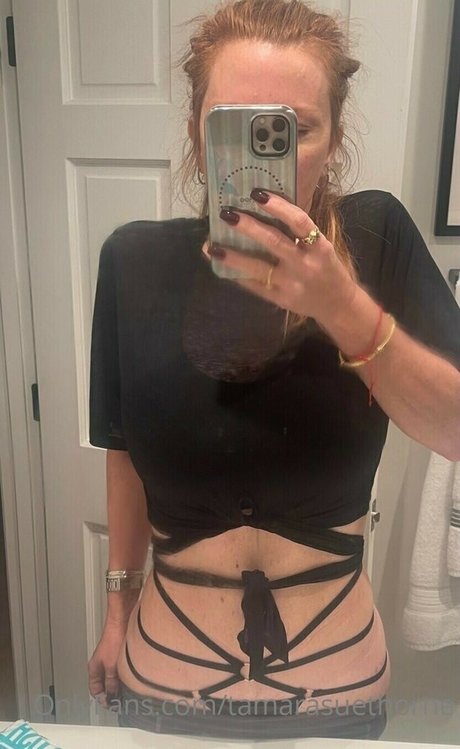 Naakte gelekte OnlyFans-foto van Tamara Sue Thorne