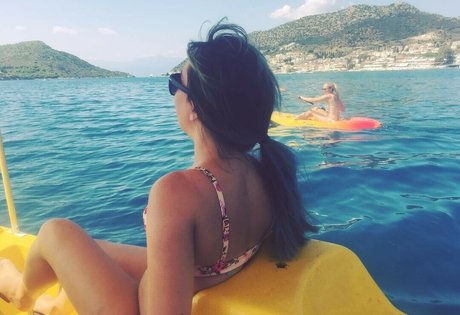 Naakte gelekte OnlyFans-foto van Ellen Rose
