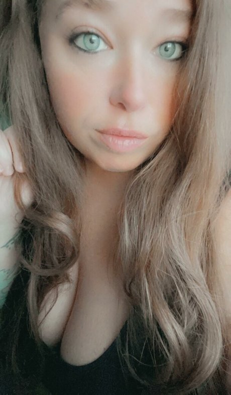 Naakte gelekte OnlyFans-foto van Ivy Mia
