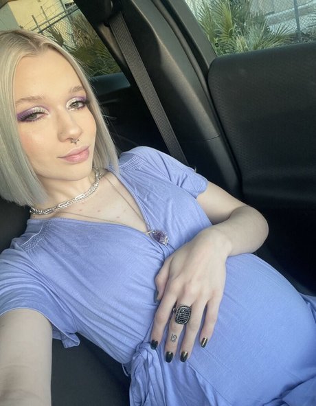 Naakte gelekte OnlyFans-foto van Peachy Shea