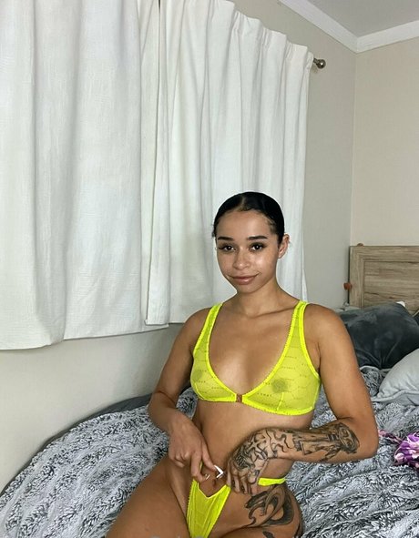 Naakte gelekte OnlyFans-foto van Queen Qiana
