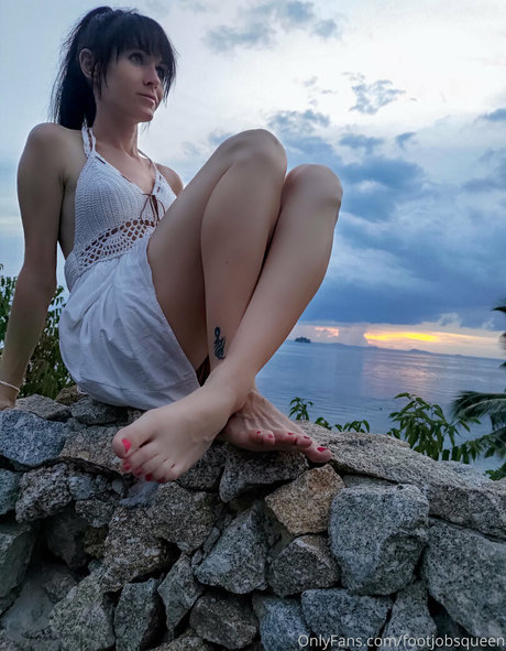 Naakte gelekte OnlyFans-foto van Footjobsqueen