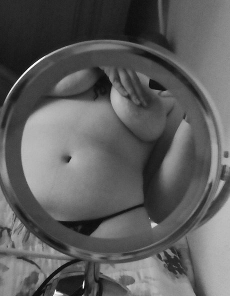 Naakte gelekte OnlyFans-foto van Claracorvie