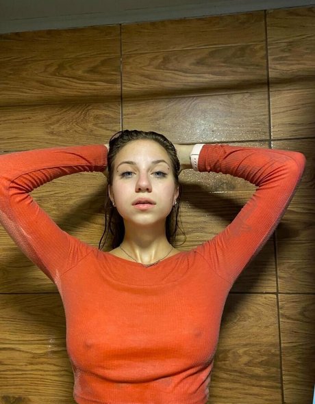 Naakte gelekte OnlyFans-foto van Lhunnybunnyl