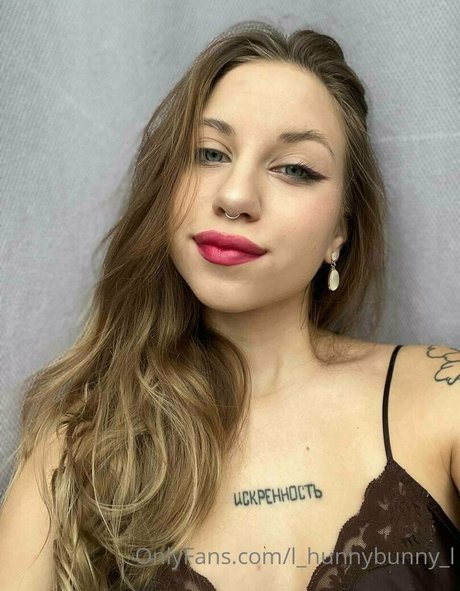 Naakte gelekte OnlyFans-foto van Lhunnybunnyl