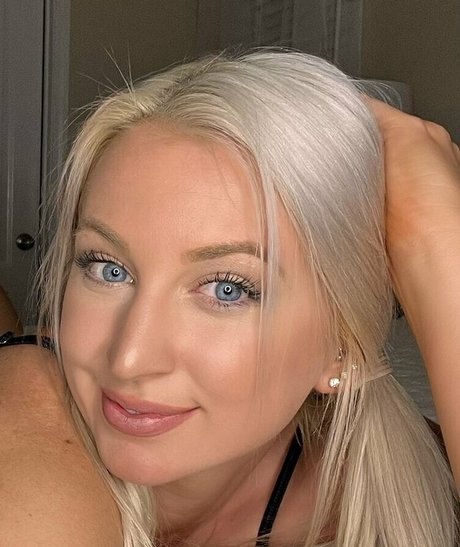 Naakte gelekte OnlyFans-foto van Heather Leah