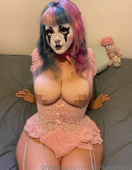 Naakte gelekte OnlyFans-foto van Rottentoothfairy