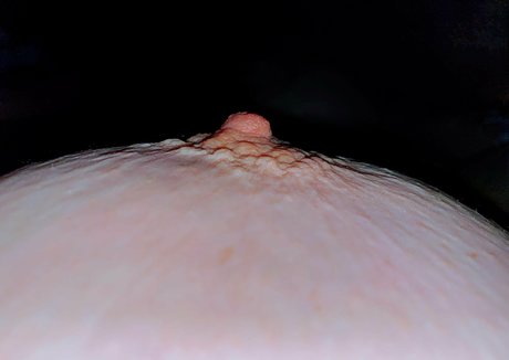 Naakte gelekte OnlyFans-foto van Snacky Thikums